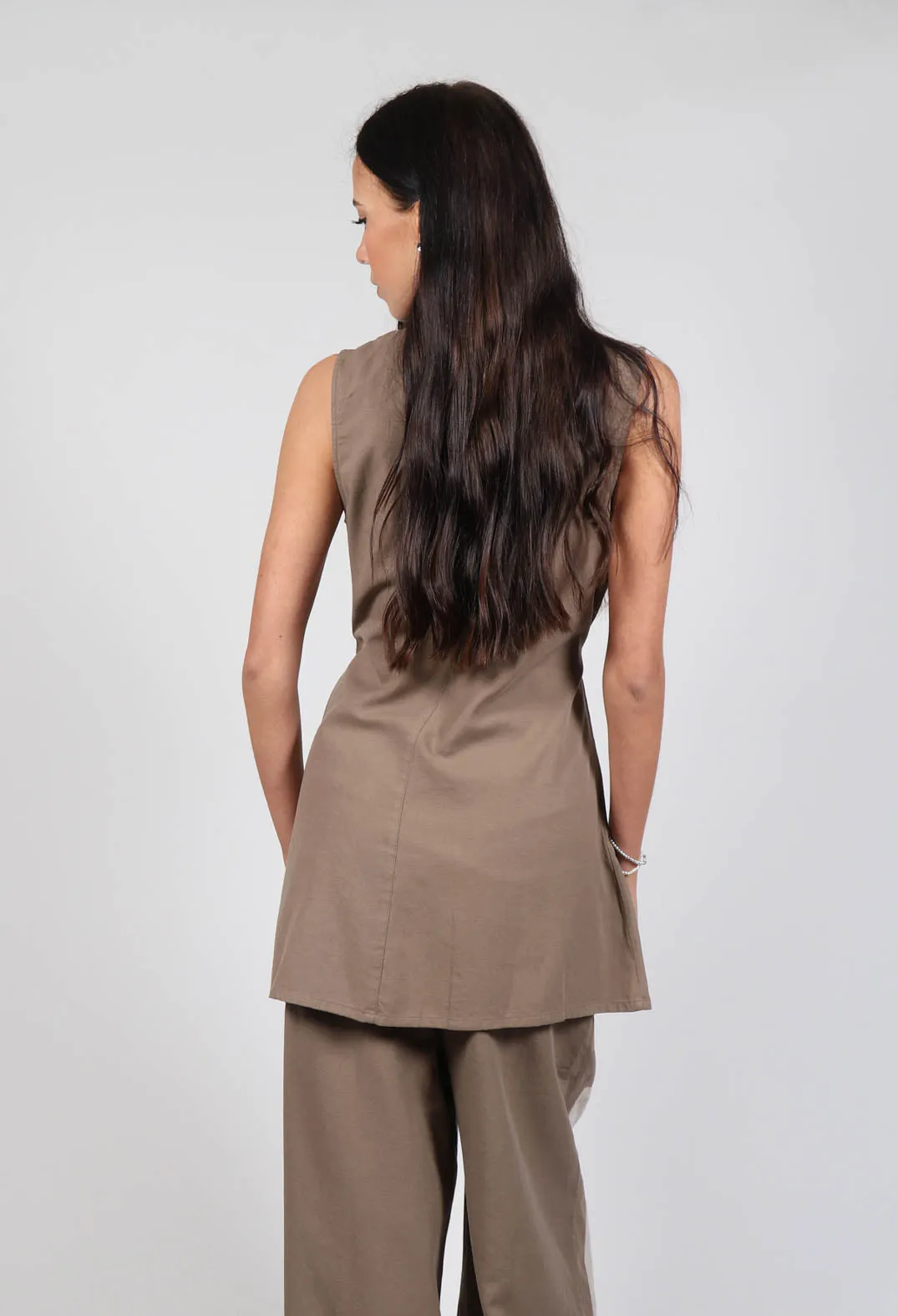 Anisa Vest in Walnut