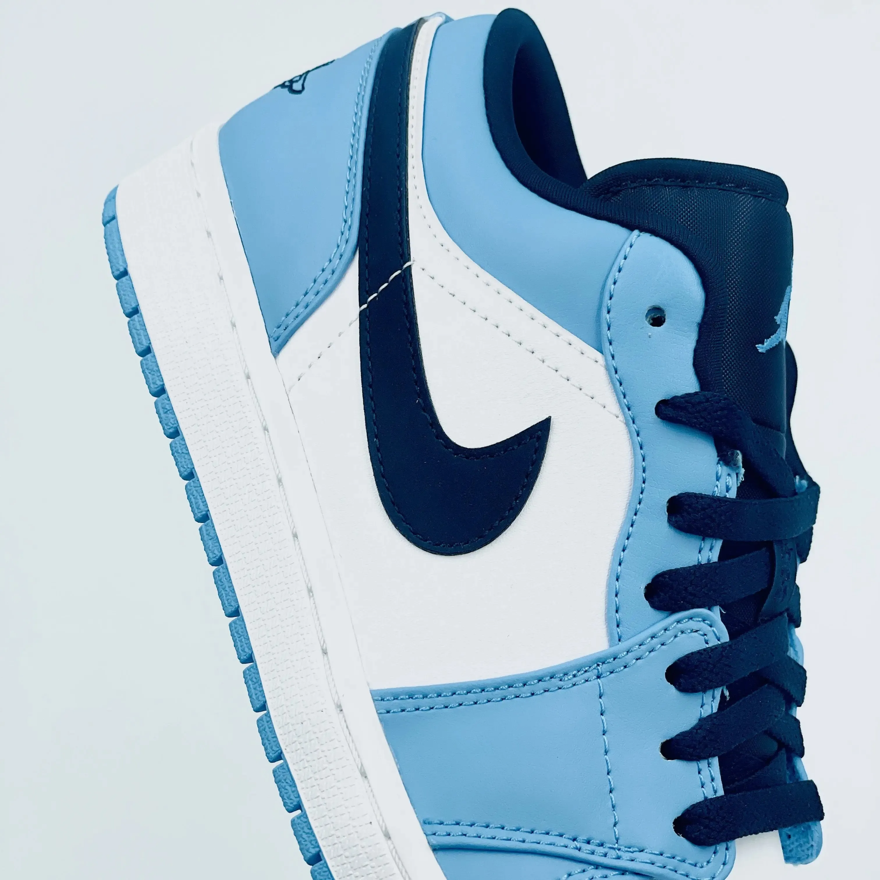 Jordan 1 Low UNC