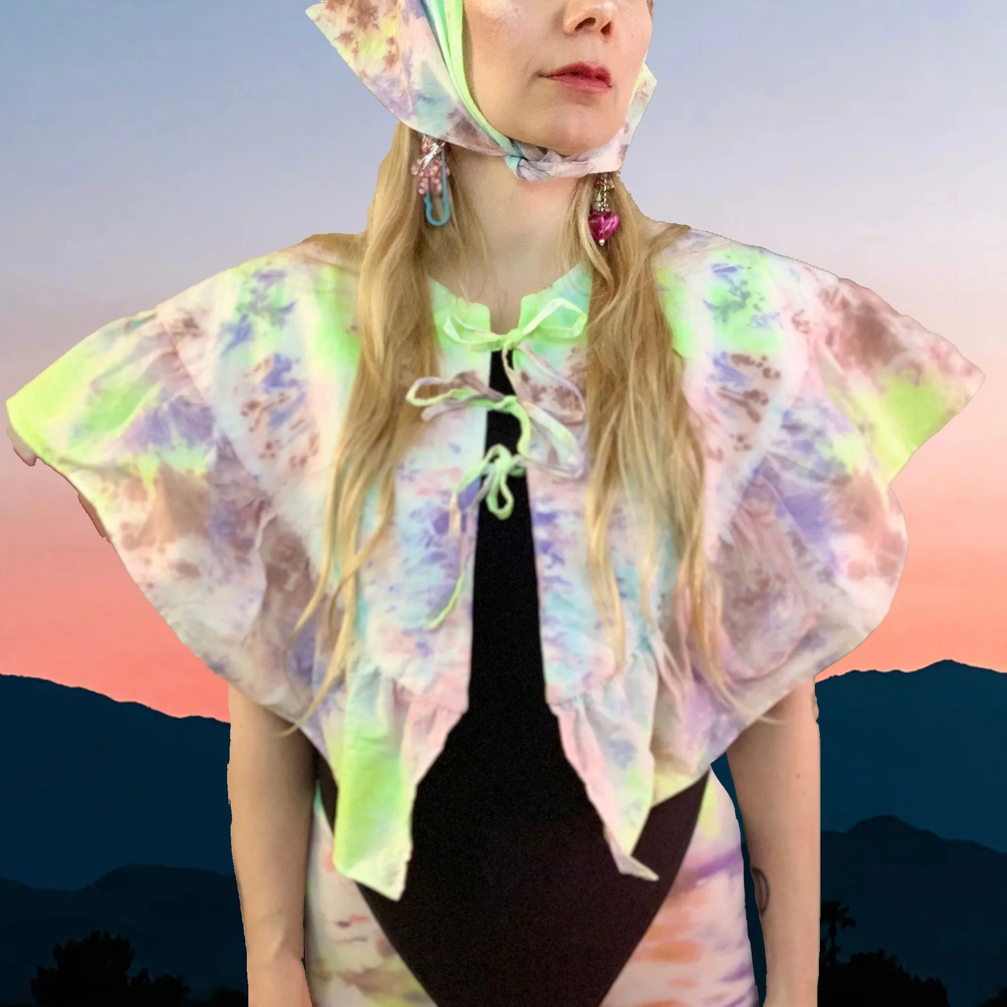 Jumbo tie dye vest collar