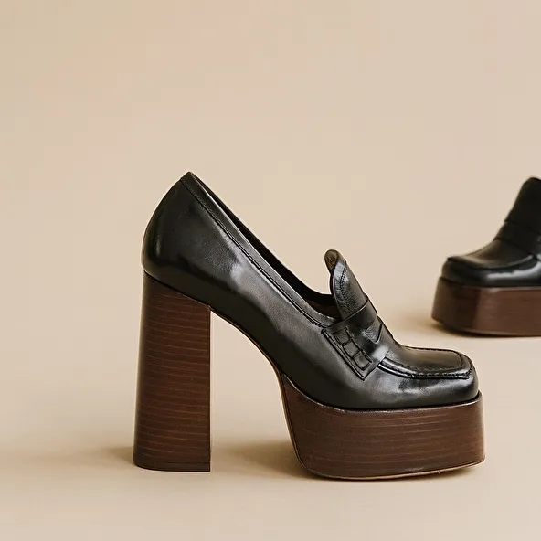 Platform loafers with square toe in black leather