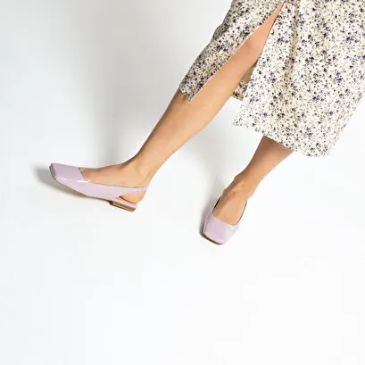 Square toe ballet slingback in lilas patent leather