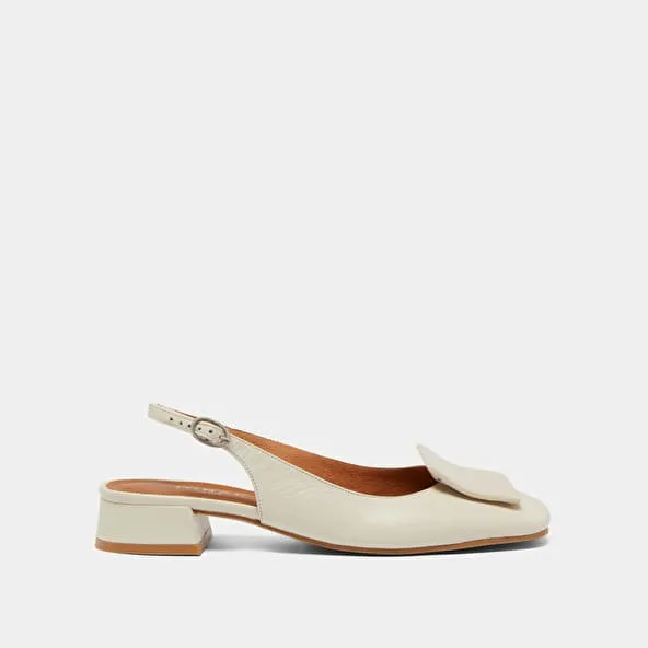 Square-toe slingback ballerinas in ecru pleated patent