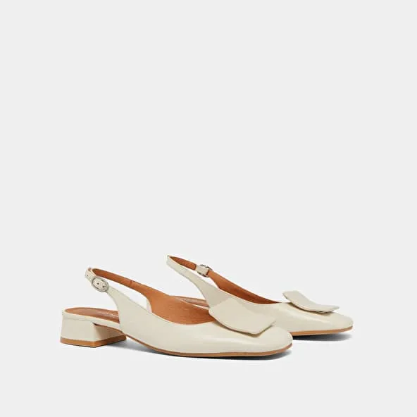 Square-toe slingback ballerinas in ecru pleated patent