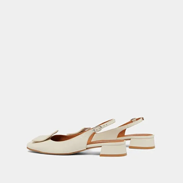 Square-toe slingback ballerinas in ecru pleated patent